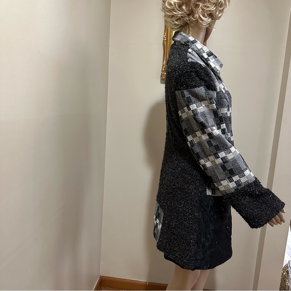 Sacred Thread Coat - Picture 13 of 17